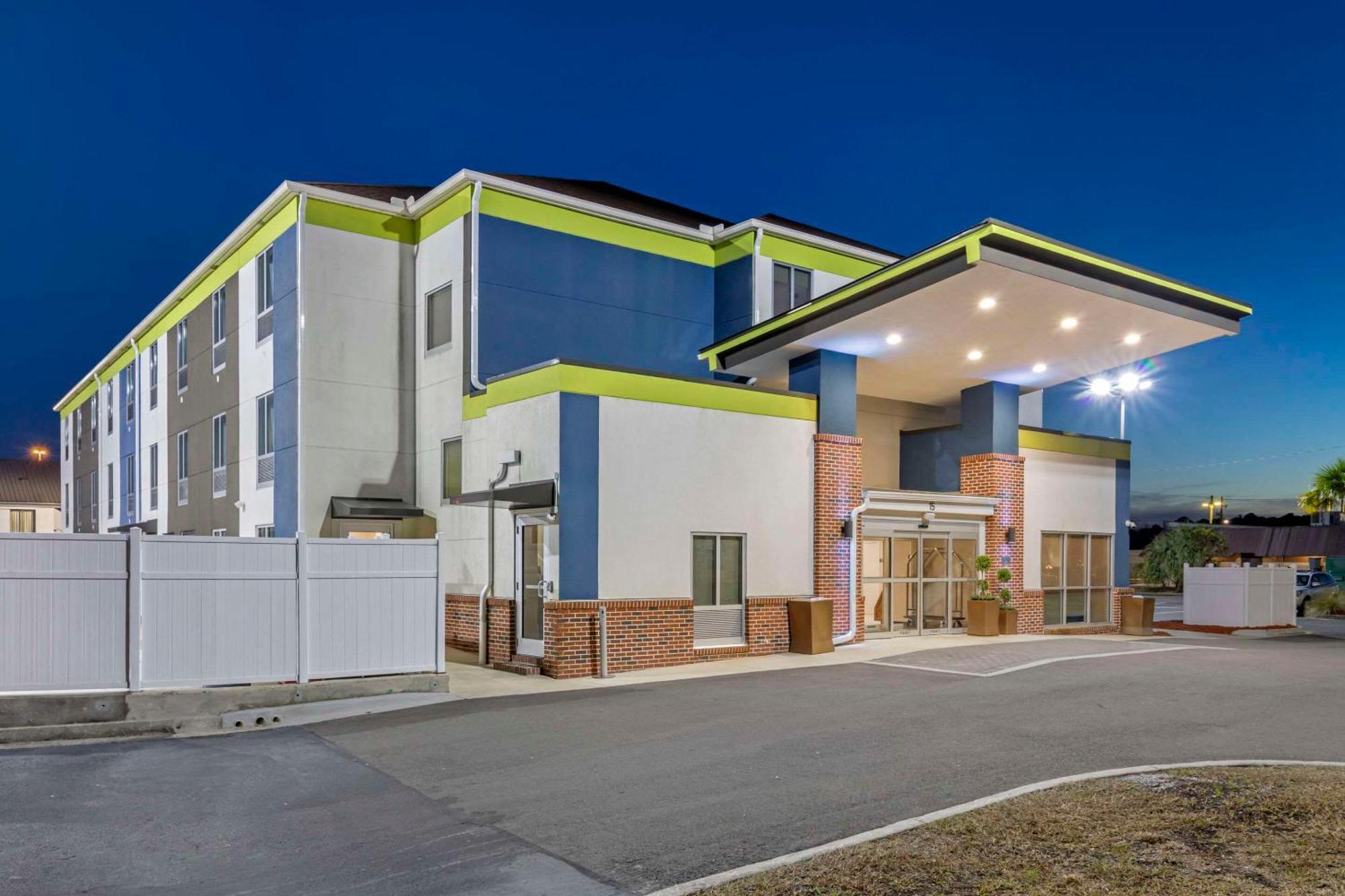 Comfort Inn & Suites Брансвік Екстер'єр фото